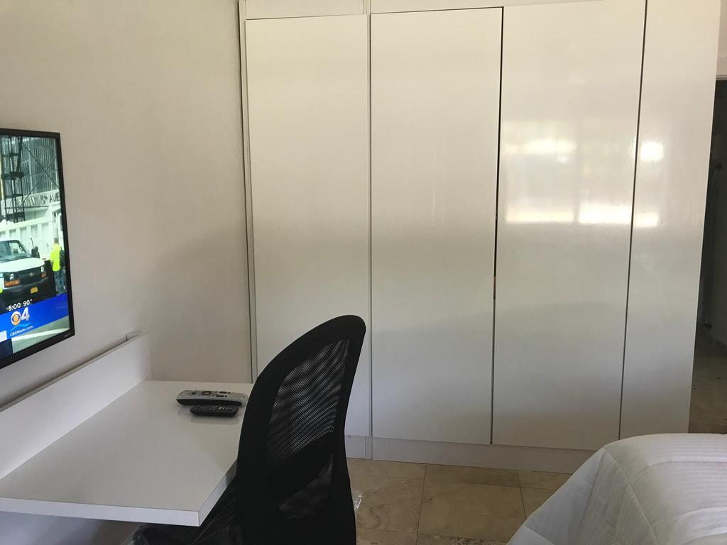 Wave Beach Vacation Rentals Помпано Бийч Стая снимка