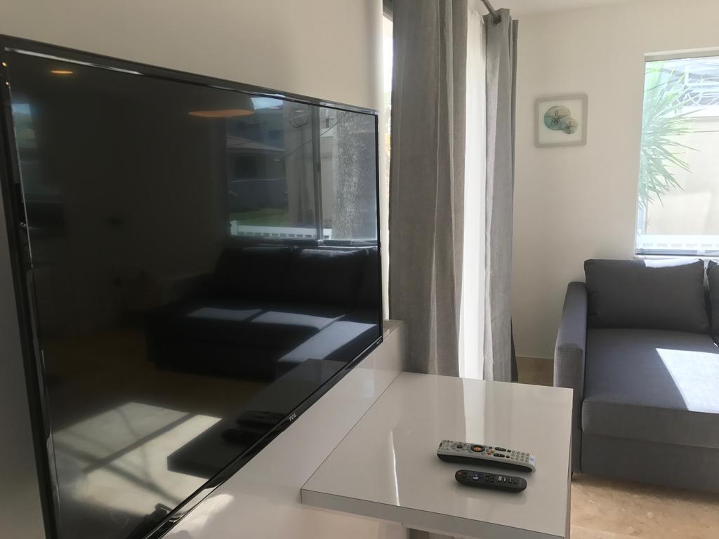 Wave Beach Vacation Rentals Помпано Бийч Стая снимка