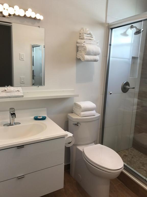 Wave Beach Vacation Rentals Помпано Бийч Стая снимка